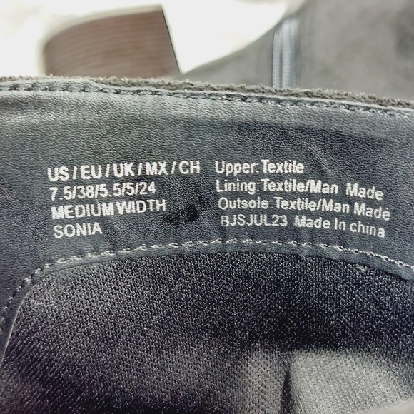 NEW Kenneth Cole Reaction Sonia Black Suede Leather Block Heeled Boots V558 - Picture 11 of 12